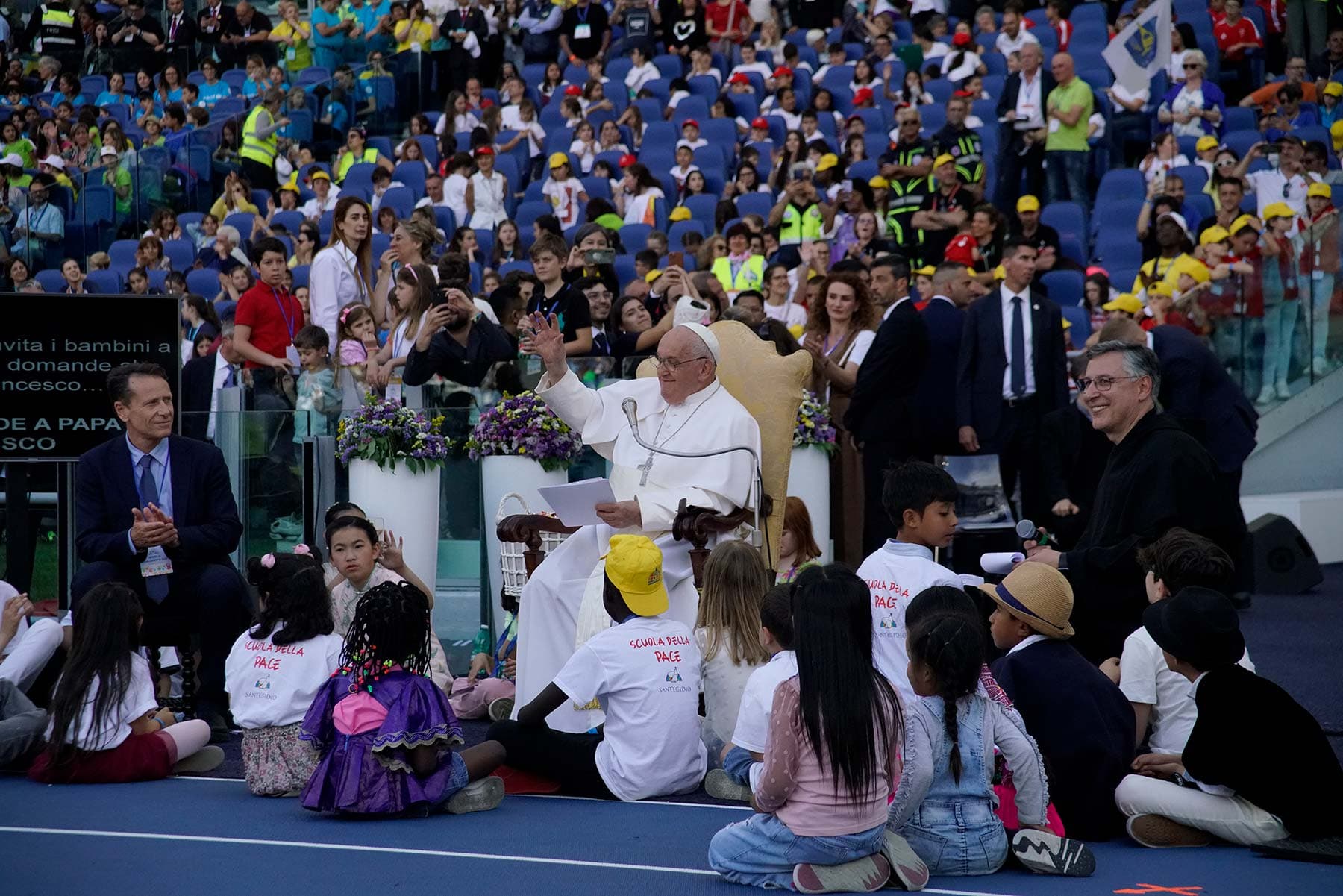 Il Papa: i bambini possono fare una rivoluzione aprendo il cuore dei grandi