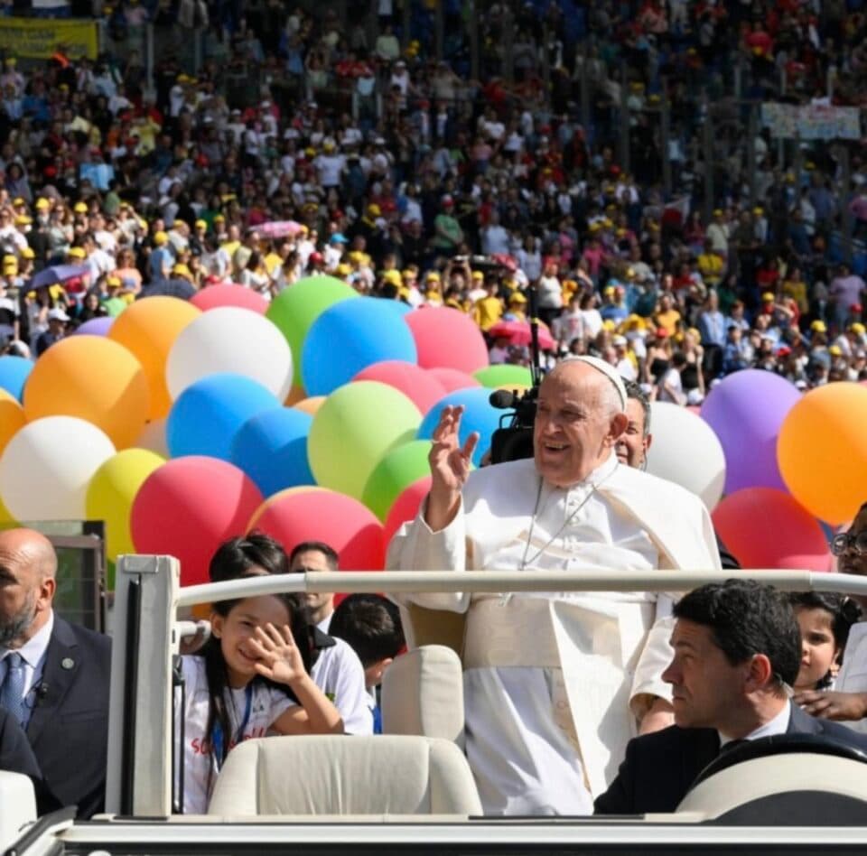 Il Papa: i bambini possono fare una rivoluzione aprendo il cuore dei grandi